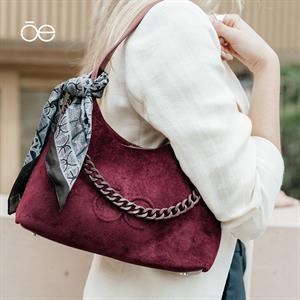 We're having our burgundy moment✨👜